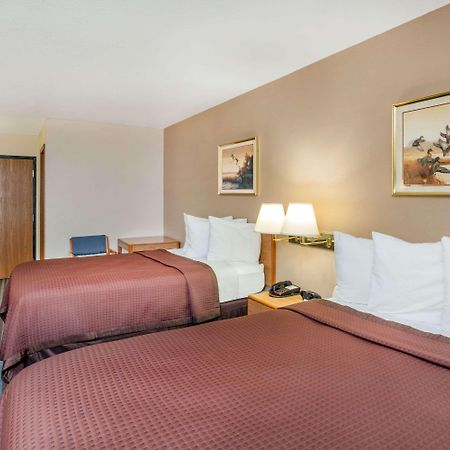 Days Inn By Wyndham Charleston Exteriör bild