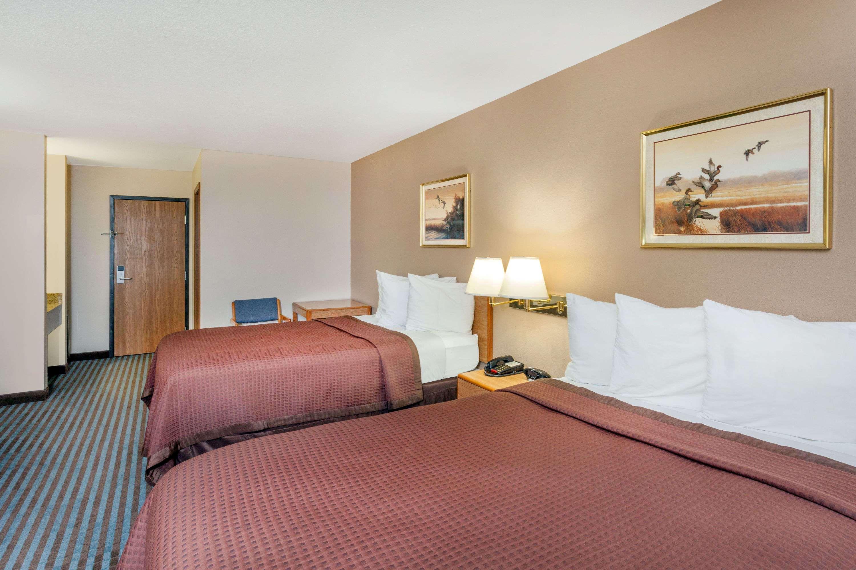 Days Inn By Wyndham Charleston Exteriör bild