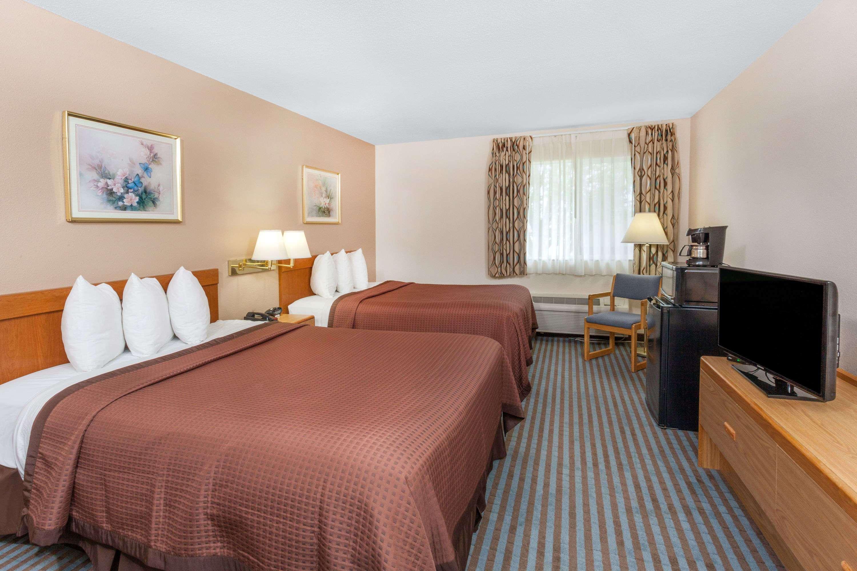Days Inn By Wyndham Charleston Exteriör bild