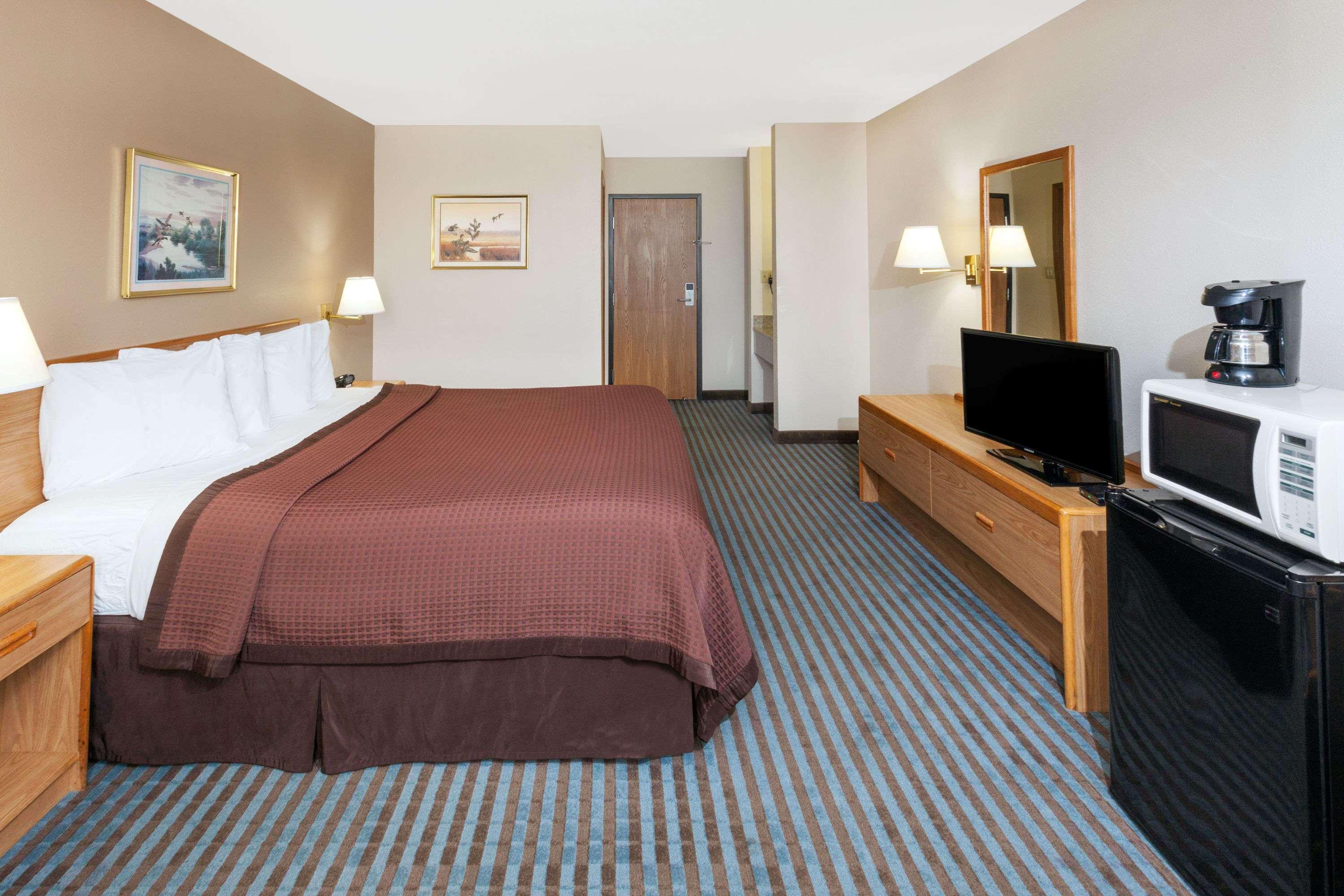 Days Inn By Wyndham Charleston Exteriör bild