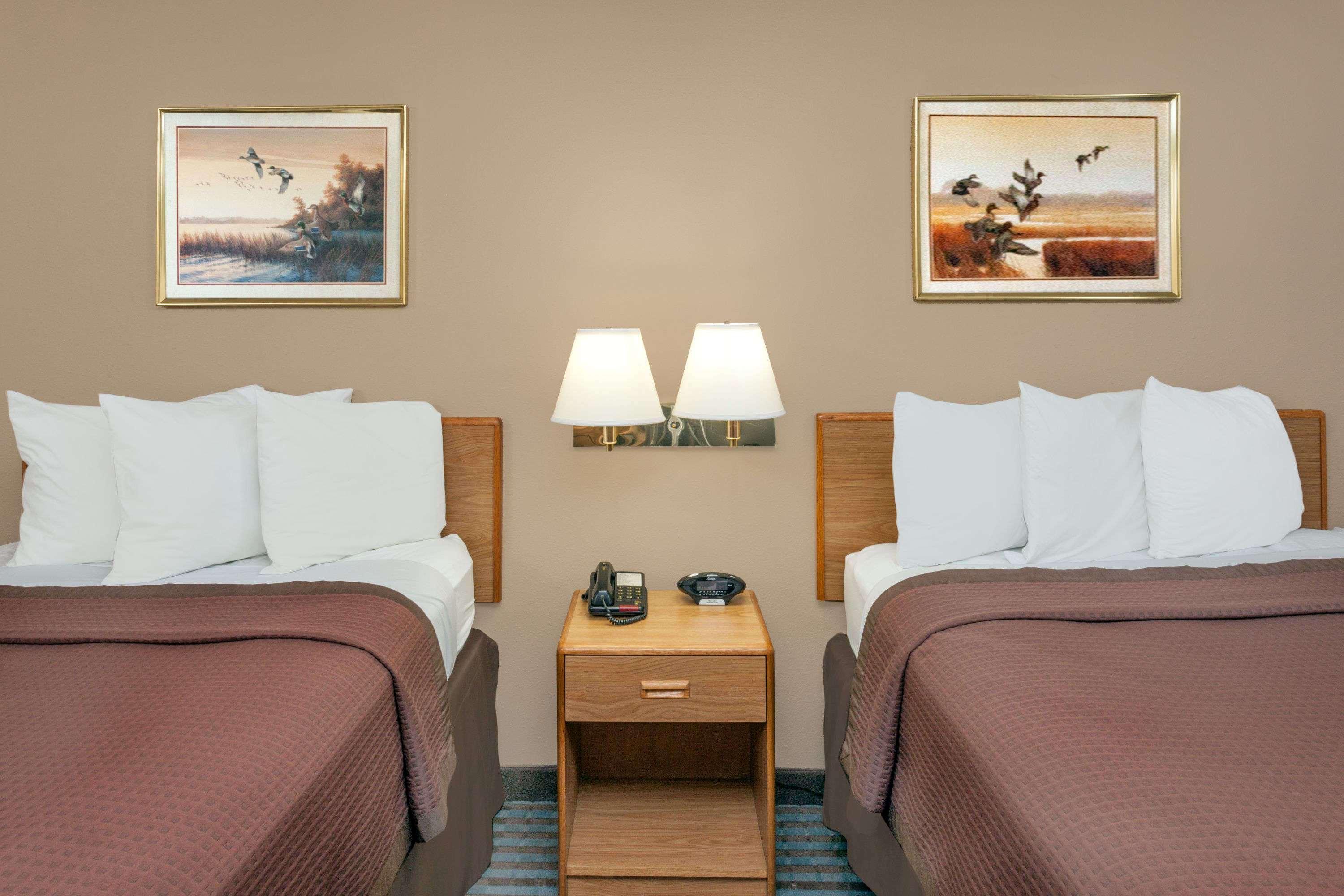 Days Inn By Wyndham Charleston Exteriör bild