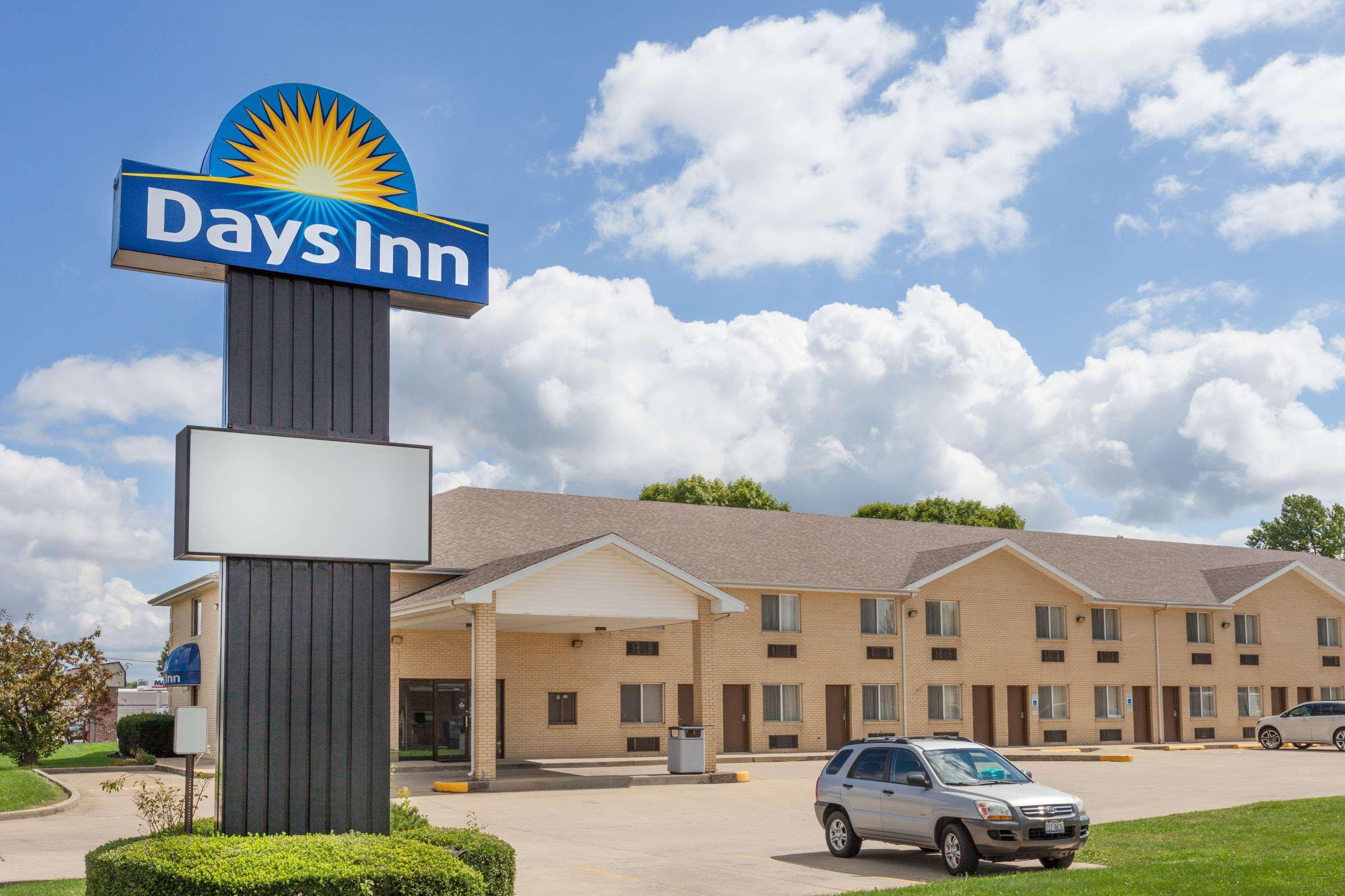 Days Inn By Wyndham Charleston Exteriör bild