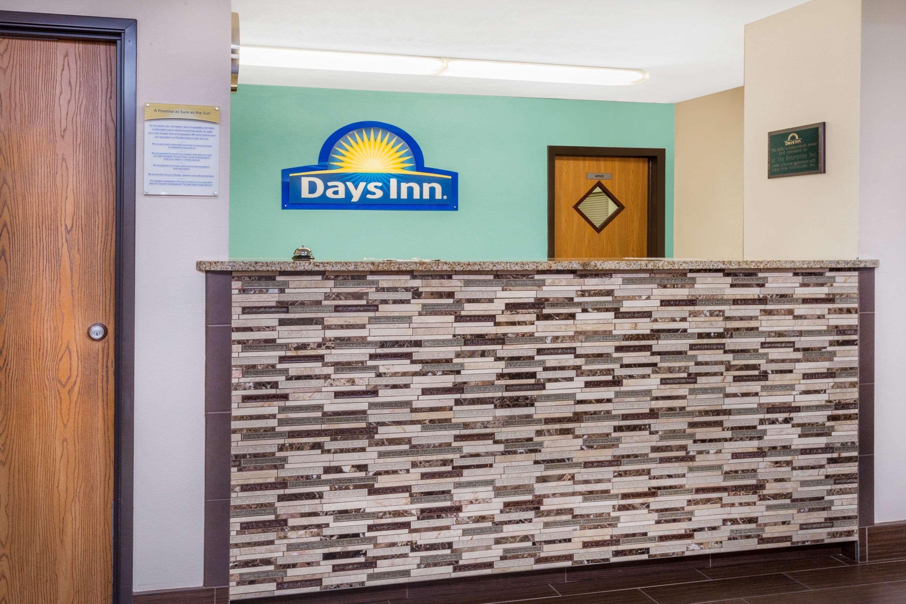Days Inn By Wyndham Charleston Exteriör bild