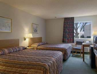 Days Inn By Wyndham Charleston Rum bild